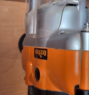 L261- woodworking router table. Triton Dual mode precision plunge router - Image 3