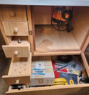 L261- woodworking router table. Triton Dual mode precision plunge router - Image 5
