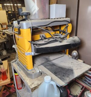 L262- Dewalt 12.5 thickness planer
