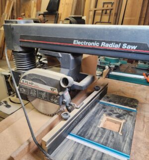 L265- Craftsman Electronic Radial Saw 10in - Image 3
