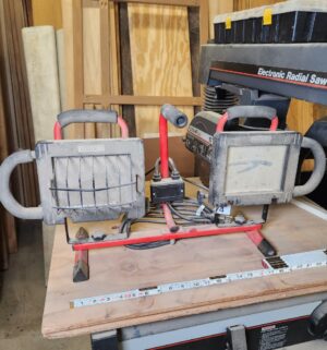 L274-craftsman shop light. Needs bulb