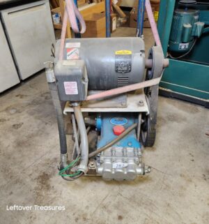 L287- Cat Pumps 310 Triplex Plunger Pump. Model 2530