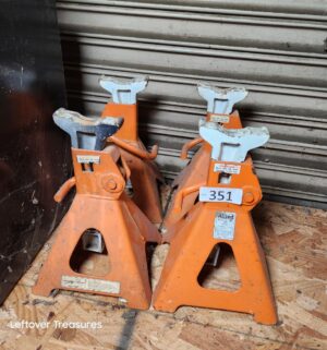 L351- jack stands