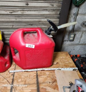 L353- 5 gal fuel can