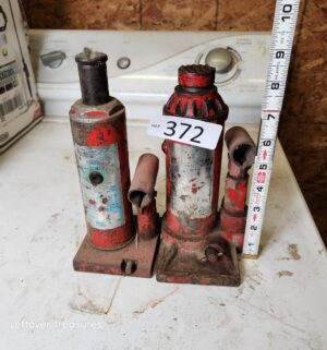 L372- bottle jacks