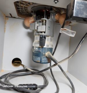 L429- Bosch RA1171 Cabinet-Style Benchtop Router Table. Sold with work bench - Image 4