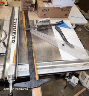 L445- Craftsman Professional 10 inch Table Saw / extra blades, accessories - Image 3