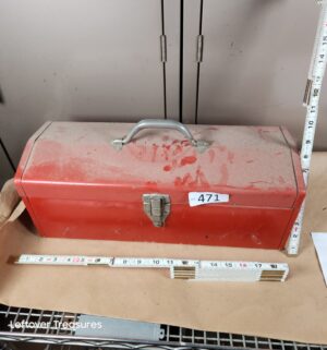 L471- red tool box w/ tools