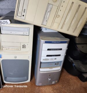 L505- various desktop computers from office - Image 3