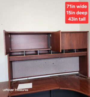 M6- Executive U-Desk w/ Hutch. Excellent Condition. Tools Required to remove - Image 4