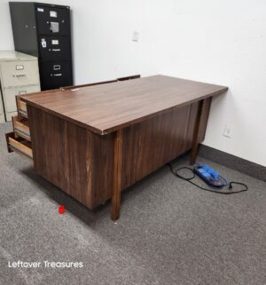 M38- Executive Office Desk - Image 3