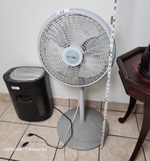 M43- lasko standing fan