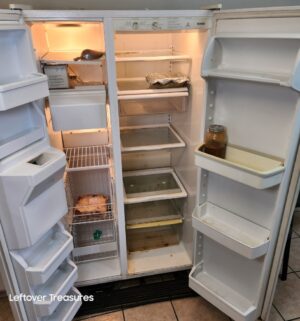 M54- Kenmore Refrigerator w/ working water/ice maker - Image 3