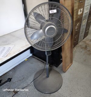 M91- Lasko Standing Fan