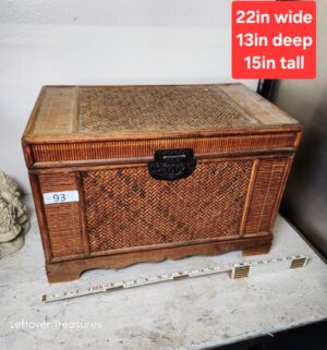 M93- sm table top storage trunk