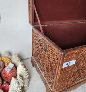 M93- sm table top storage trunk - Image 3