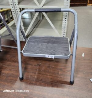 M110- step stool