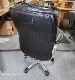 M148- very nice office chair - Image 3