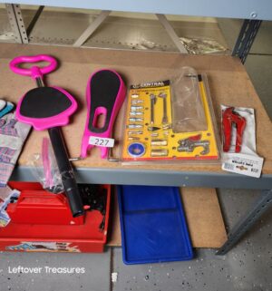 M227- misc tools, tray, gloves