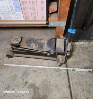 n7- Working Floor jack. No label. 2 Ton+ estimated