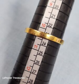 p103- Serpentine Style Clear Stone Fashion Ring - Image 3