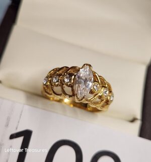 p109- clear stone Fashion Ring