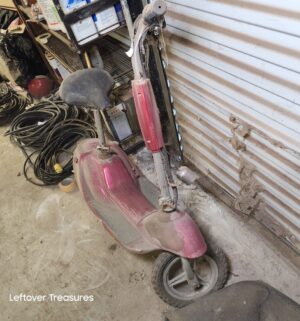 n28- Electric Scooter w/ key. Not Running, No charger. - Image 4