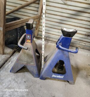 n29- Duralast 6 Ton Jack Stands