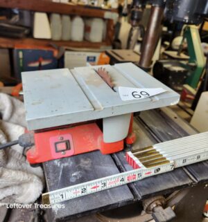 n69- Chicago Electric Mighty-Mite 4 in. Table Saw.