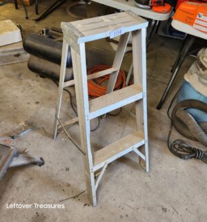 n104- Step Ladder