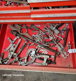 n122- Drawer of pullers