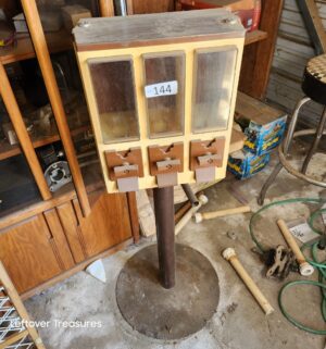n144- 25c Gumball Machine. No key