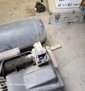 n175- 2 HP Contractor-grade twin-tank electric air compressor - Image 3