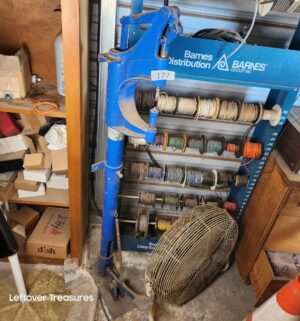 n177- foot-operated metal shrinker stretcher