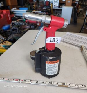 n182- air-powered pneumatic riveter
