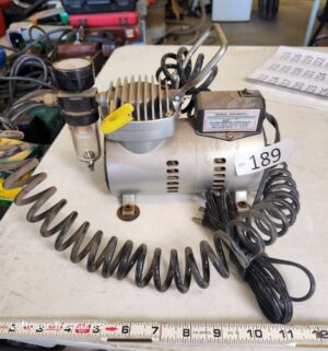 n189- Oilless Airbrush Compressor