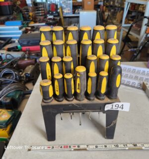 n194- Titan Screwdriver set