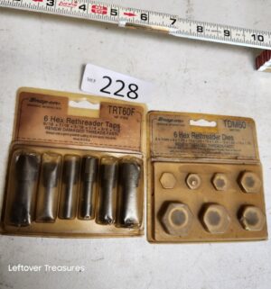 n228- vintage Snap-on Tools rethreader kit containing both tap and die components
