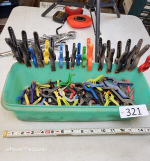 n321- Plastic Spring Clamps