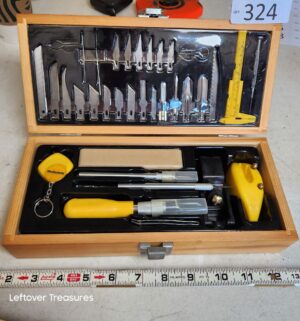 n324- Worksmith 38-piece craft and hobby knife set