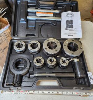 n345- Klutch ratcheting pipe threader set 3/8in to 2in