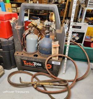 n369- Turbo Tote Oxy/Acy Welding Kit w/ Victor Torch. Gas is present. Unknown amount.