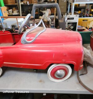 n384- vintage Murray "Sad Face" Fire Truck pedal car - Image 5