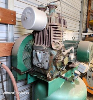 n389- Speedaire 80-gallon industrial vertical air compressor Model 5F231B - Image 3