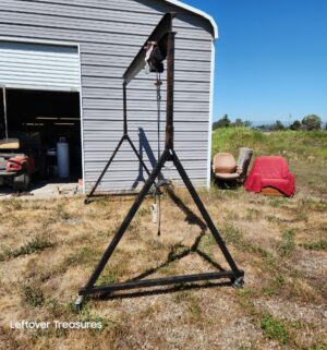 n390- portable steel gantry crane. Comes apart. Sold with hoist - Image 5