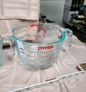 o13- Pyrex measuring cups - Image 3