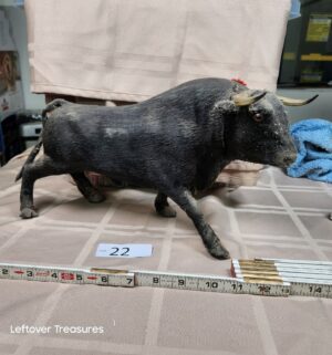 o22- 1960s Spanish souvenir bull figurine