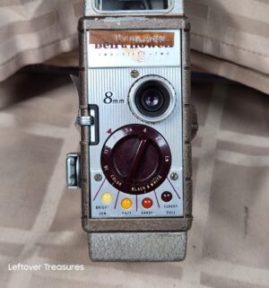 o36- Bell & Howell Two Fifty Two 8mm Camera - Image 2