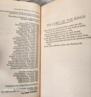 o43- 1960s paperback set of J.R.R. Tolkien's The Lord of the Rings trilogy - Image 4