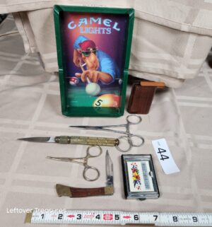 o44- Vintage Camel Lights Ash Tray and other collectibles - Image 1